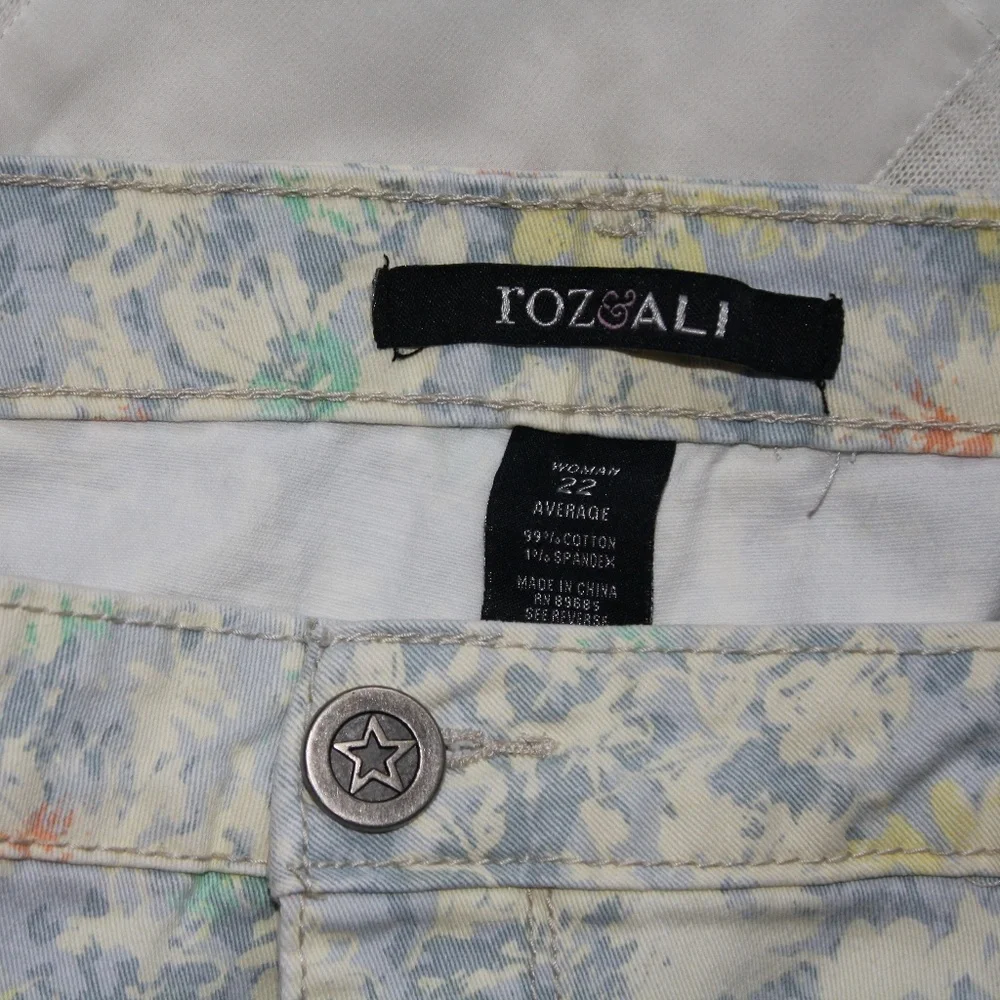 Roz & Ali Floral Ankle Jeans - Multicolor - Picture 5 of 6